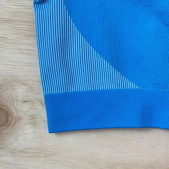 Gymshark Vibrant Blue Crop Top - Picture 4 of 15